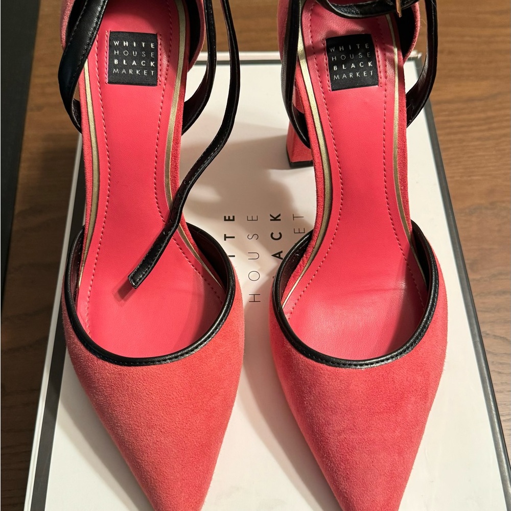 Like new suede pumps- 7.5- Nice color combination